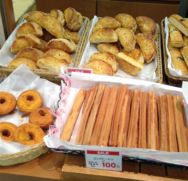 [桜新町]ピーコックは毎月第1水曜日にパンの100円均一セールを開催！